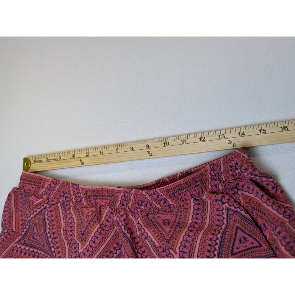 Patagonia Shorts with Geometric Triangles Size Medium - Picture 5 of 8